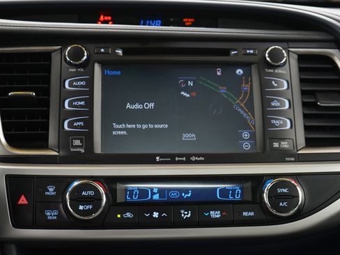 Used 2017 Toyota Highlander Limited AWD/4WD image 16