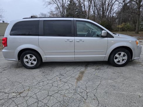 Used 2012 Dodge Grand Caravan SXT FWD image 3