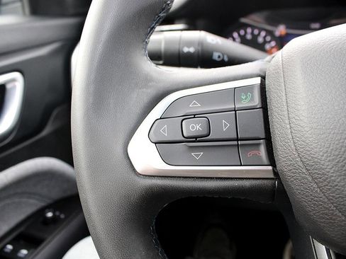 Used 2022 Jeep Compass Latitude image 10