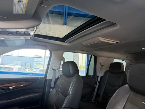 Used 2016 Cadillac Escalade Luxury AWD/4WD image 16