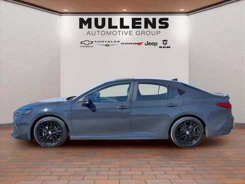 Used 2025 Toyota Camry SE image 8