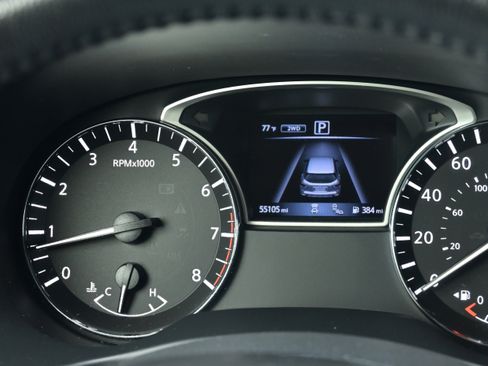 Used 2020 Nissan Pathfinder SV image 23