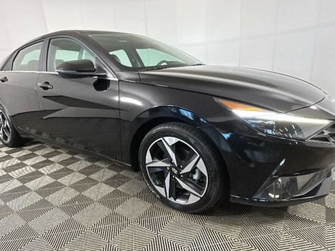 Used 2023 Hyundai Elantra Limited FWD image 2
