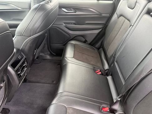 Used 2023 Jeep Grand Cherokee Altitude image 28