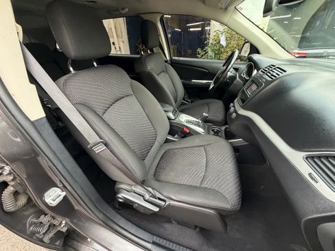 Used 2019 Dodge Journey SE w/ Connectivity Group FWD image 34