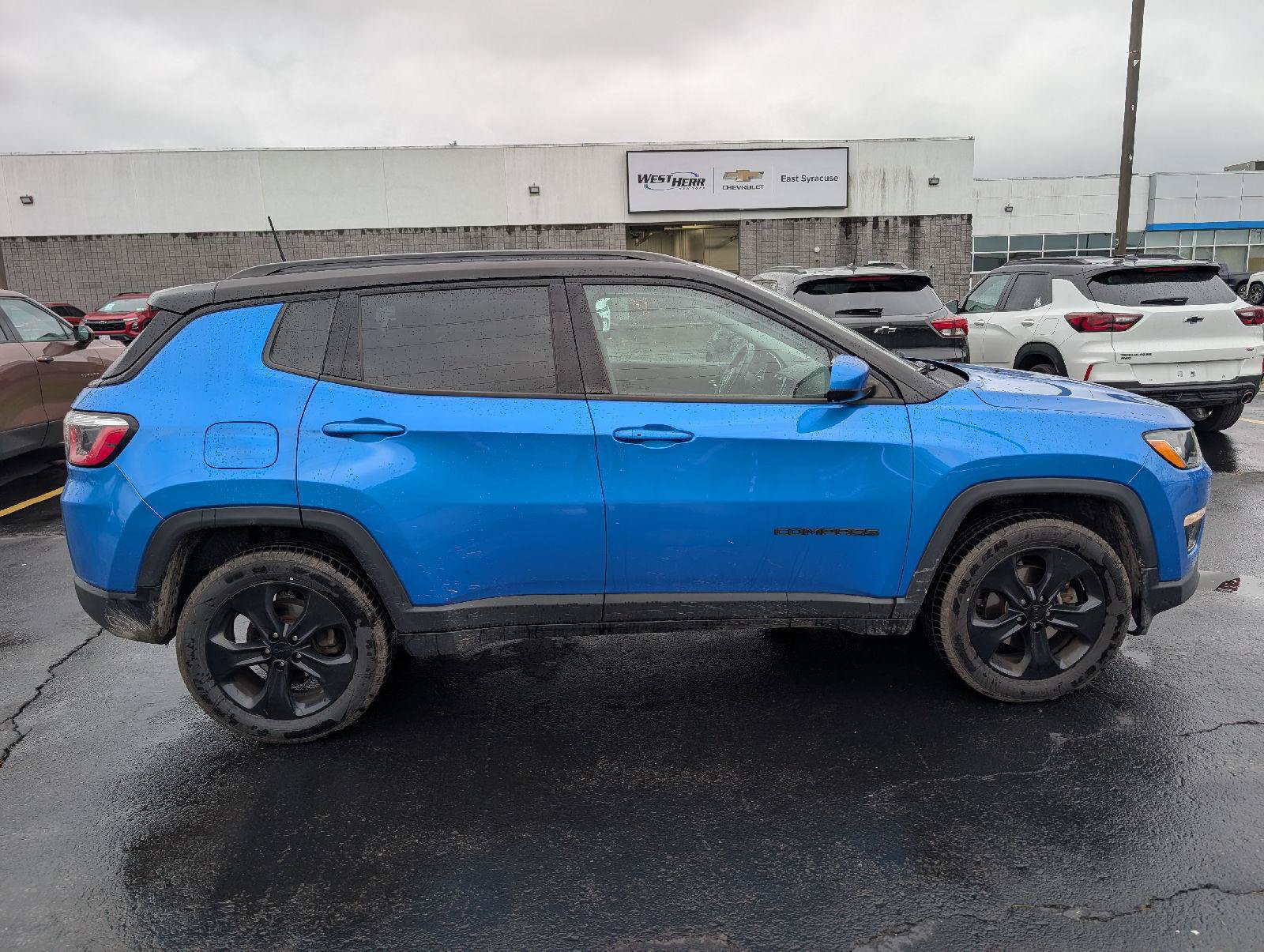Used 2018 Jeep Compass Latitude w/ Popular Equipment Group AWD/4WD image 9