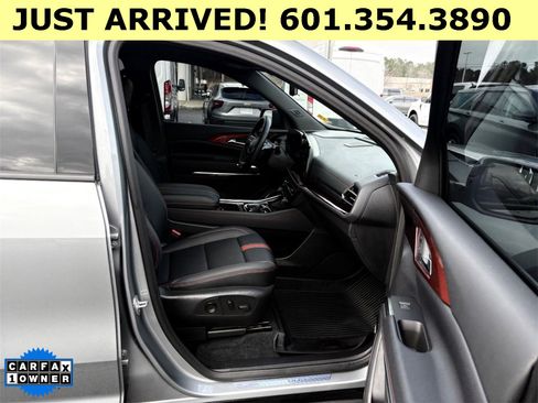 Used 2024 Chevrolet Traverse RS image 15