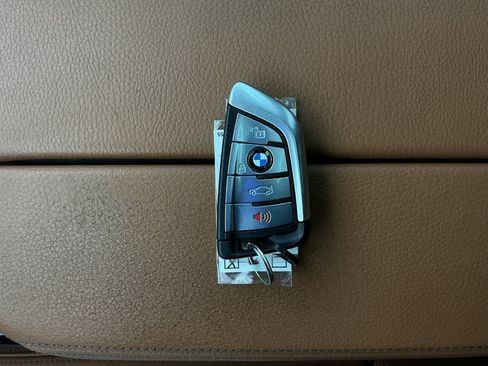 Used 2018 BMW 530e RWD image 43