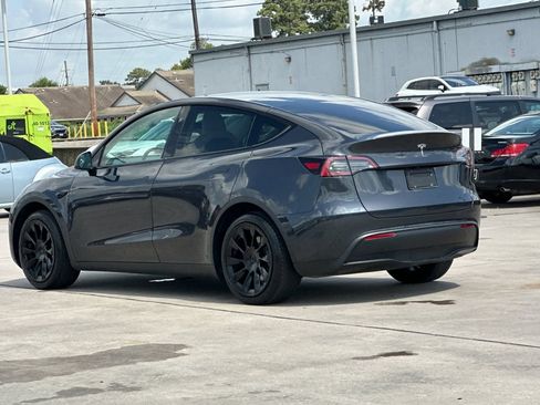 Used 2024 Tesla Model Y Long Range RWD image 3