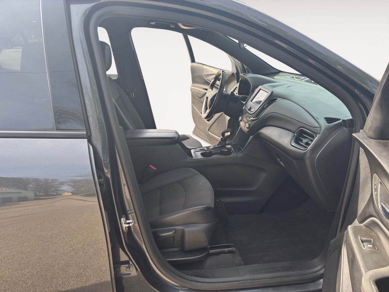 Used 2022 Chevrolet Equinox RS w/ LPO, Floor Liner Package FWD image 15