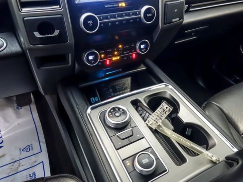 Used 2021 Ford Expedition XLT image 19