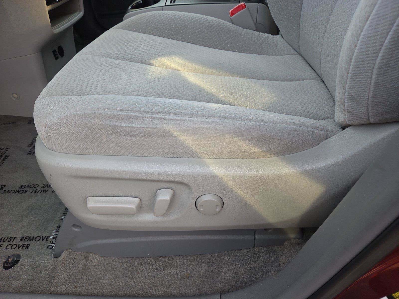 Used 2014 Toyota Sienna LE FWD image 19