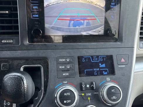 Used 2017 Toyota Sienna LE FWD image 7