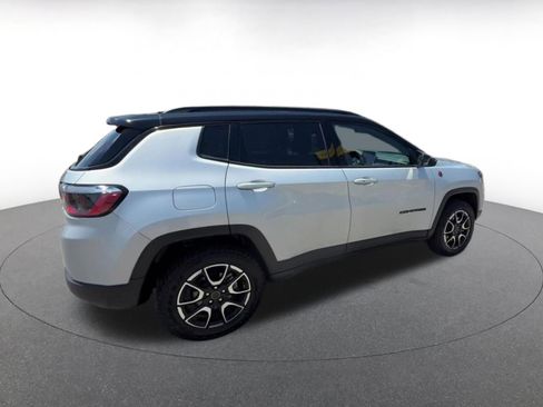 Used 2025 Jeep Compass Trailhawk AWD/4WD image 16