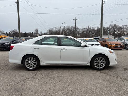 Used 2014 Toyota Camry XLE image 3