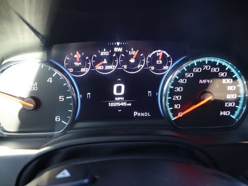 Used 2020 Chevrolet Suburban Premier w/ Premier Plus Edition AWD/4WD image 3