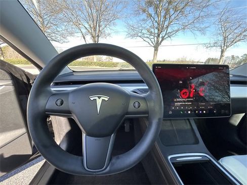 Used 2023 Tesla Model 3 Standard Range image 9