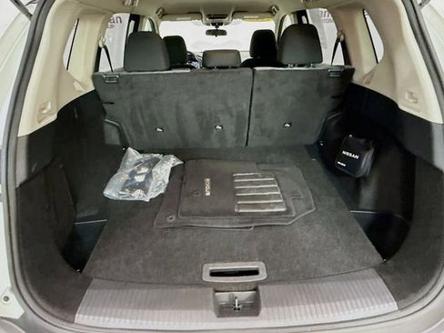 Used 2023 Nissan Rogue SV image 24