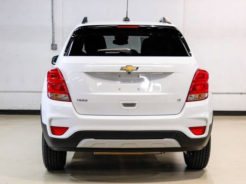Used 2020 Chevrolet Trax LT w/ LT Convenience Package image 9