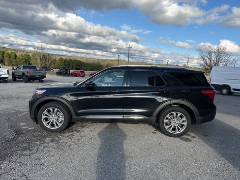 Used 2022 Ford Explorer Limited w/ Equipment Group 301A image 4
