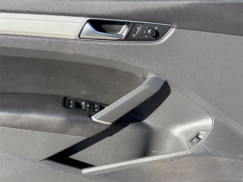 Used 2019 Volkswagen Passat 2.0T Wolfsburg image 18