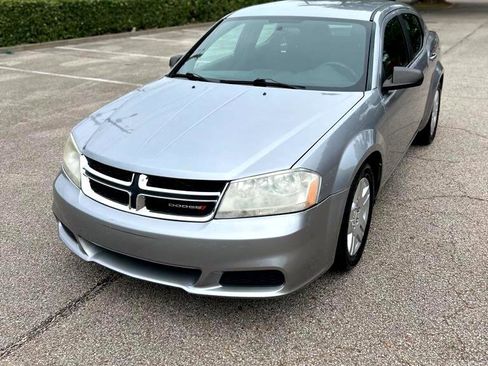 Used 2013 Dodge Avenger SE image 32
