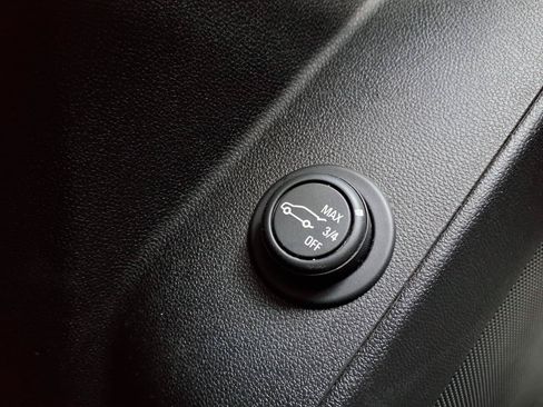Used 2018 Chevrolet Equinox LT FWD image 18