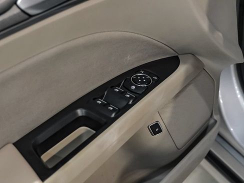 Used 2017 Ford Fusion SE FWD image 40