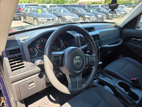 Used 2012 Jeep Liberty Sport AWD/4WD image 13