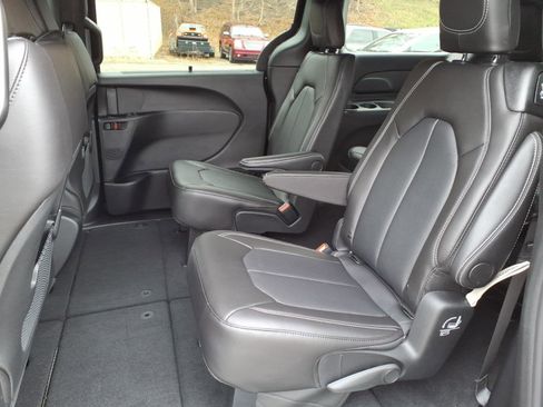 New 2026 Chrysler Voyager LX image 8