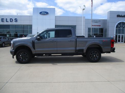 Used 2024 Ford F250 XLT w/ XLT Premium Package AWD/4WD image 3