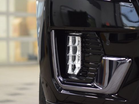Used 2024 GMC Yukon Denali Ultimate AWD/4WD image 14