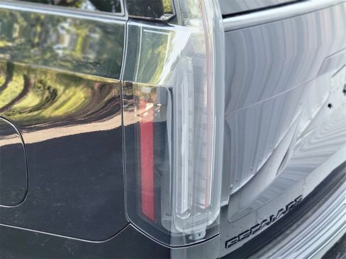 New 2025 Cadillac Escalade ESV Sport Platinum w/ LPO, ONYX Package image 9