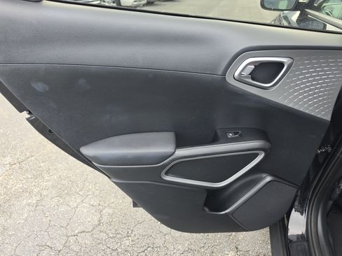 Used 2024 Kia Soul LX w/ Option Group 015 FWD image 12