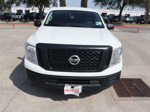 Used 2018 Nissan Titan S image 3