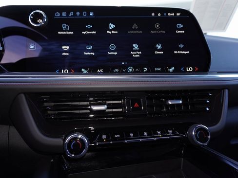 Used 2025 Chevrolet Suburban RST image 22