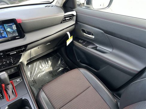 New 2026 Nissan Kicks SR FWD image 18