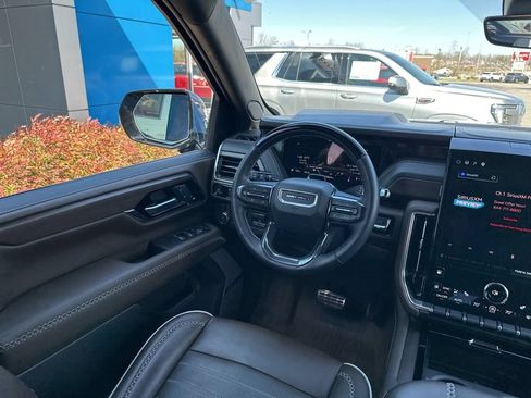 Used 2025 GMC Yukon XL Denali Ultimate w/ LPO, Floor Liner Package AWD/4WD image 21