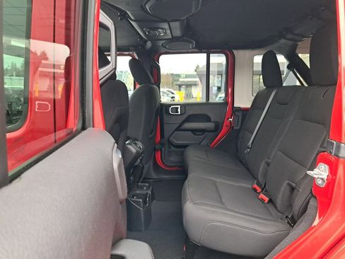 Used 2021 Jeep Wrangler Unlimited Sahara w/ Uconnect 4C Nav & Sound Group image 13