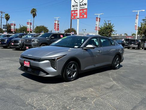 Used 2025 Kia K4 FWD image 2