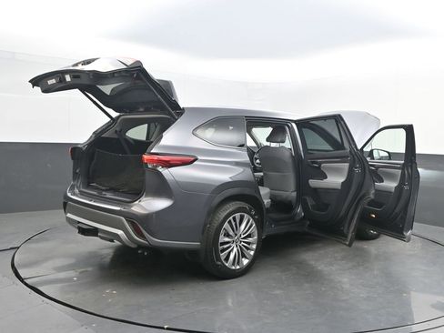 Used 2021 Toyota Highlander Platinum AWD/4WD image 42