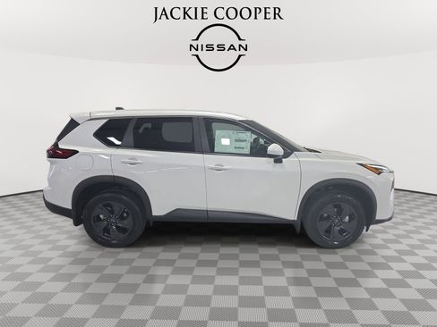 New 2026 Nissan Rogue SV FWD image 4