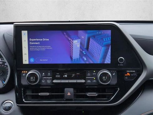 Used 2023 Toyota Highlander Bronze Edition image 14