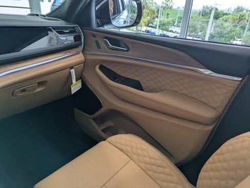 New 2025 Jeep Grand Cherokee Summit AWD/4WD image 17