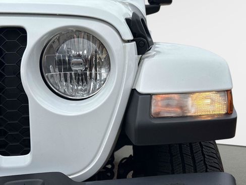 Used 2023 Jeep Gladiator Sport image 11