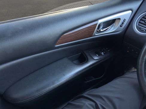 Used 2019 Nissan Pathfinder Platinum FWD image 12
