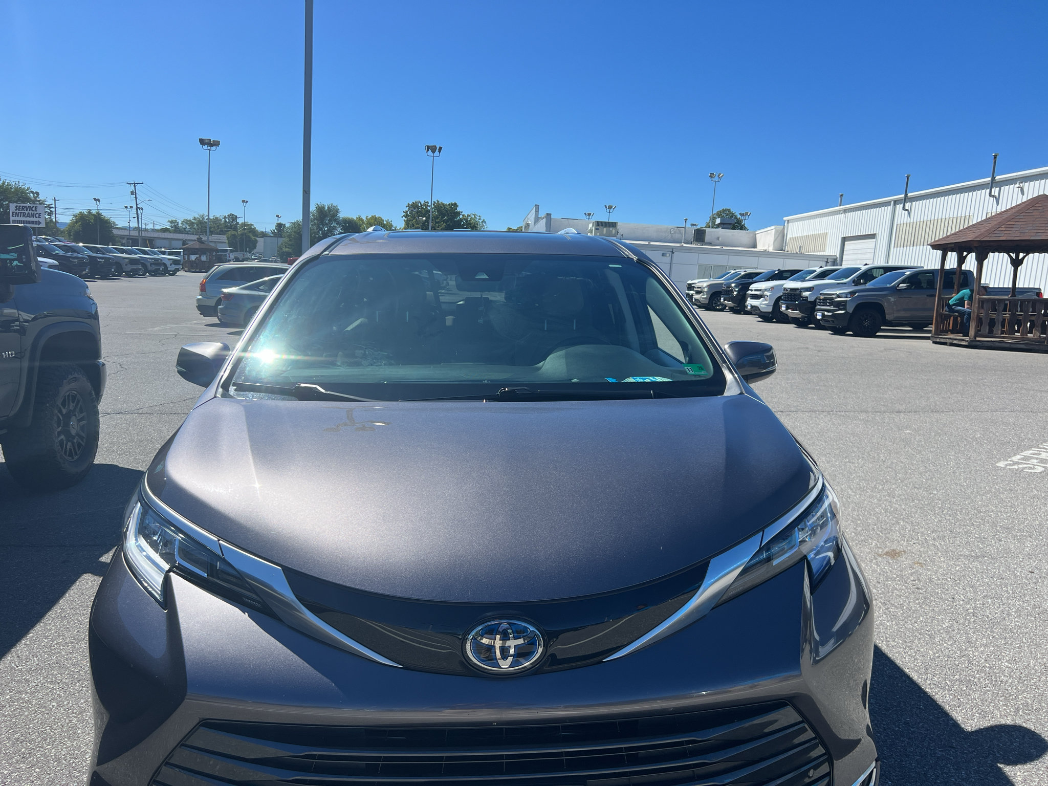 Used 2024 Toyota Sienna Limited AWD/4WD image 2