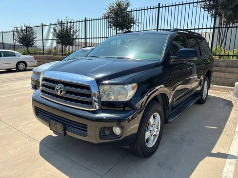 Used 2015 Toyota Sequoia SR5 RWD image 3