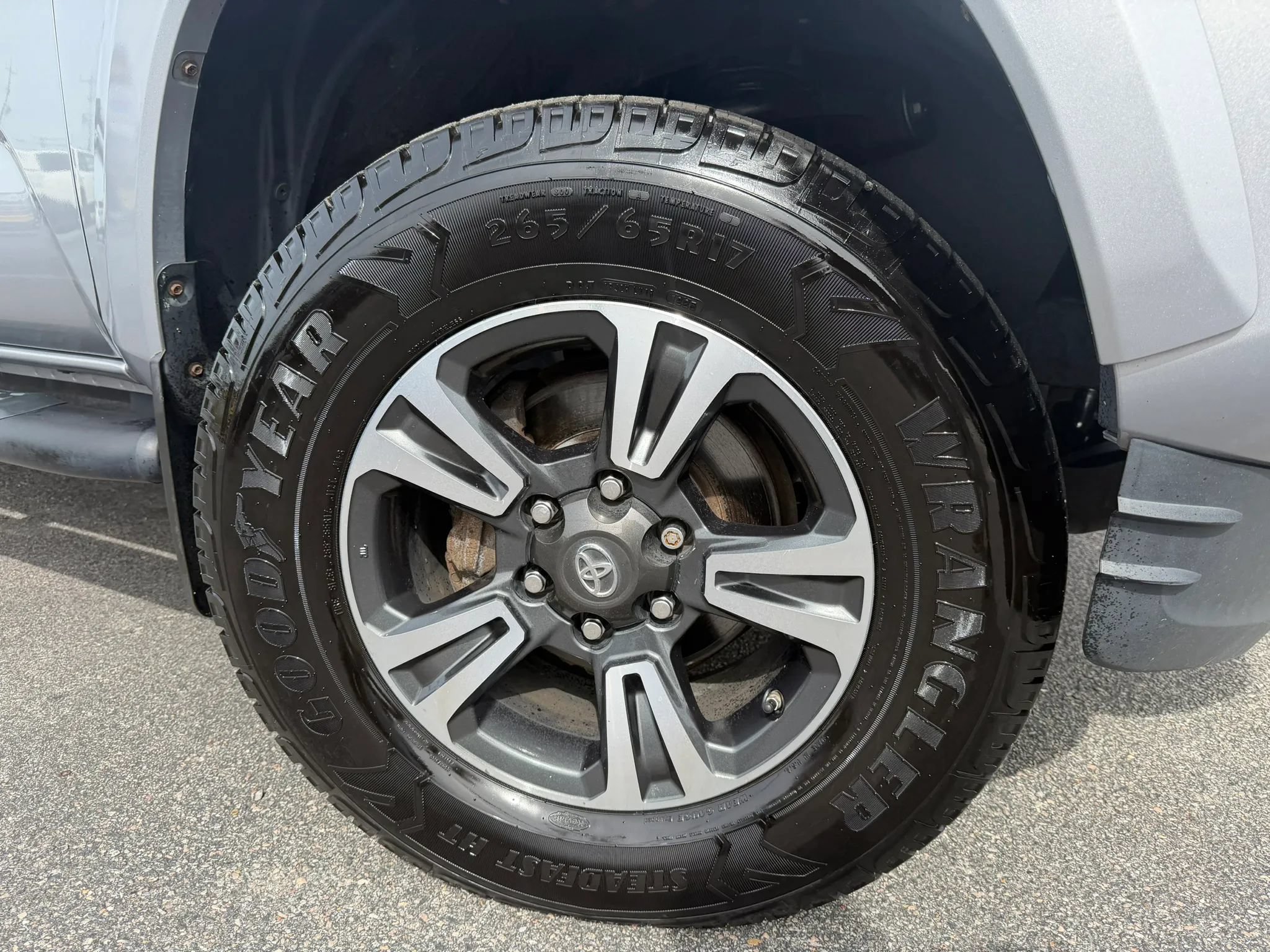 Used 2017 Toyota Tacoma TRD Sport w/ Tow Package AWD/4WD image 37