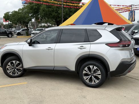 Used 2023 Nissan Rogue SV FWD image 9